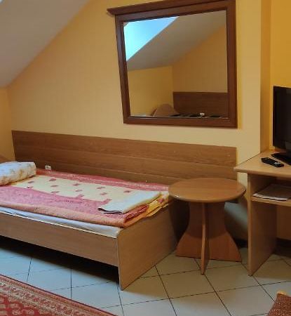 Uslugi Hotelarskie Helena Siemiatycze Kültér fotó